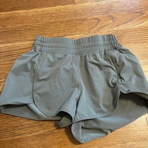 Lululemon Hotty Hot Low Rise 2.5” Shorts Size 4